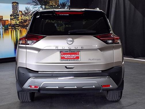 Champagne Silver Metallic/Super Black 2023 Nissan Rogue Platinum