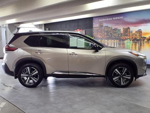 Champagne Silver Metallic/Super Black 2023 Nissan Rogue Platinum