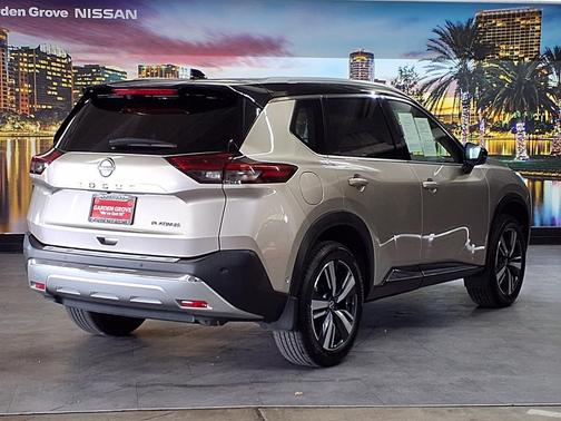 Champagne Silver Metallic/Super Black 2023 Nissan Rogue Platinum