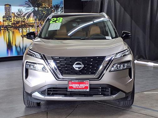 Champagne Silver Metallic/Super Black 2023 Nissan Rogue Platinum