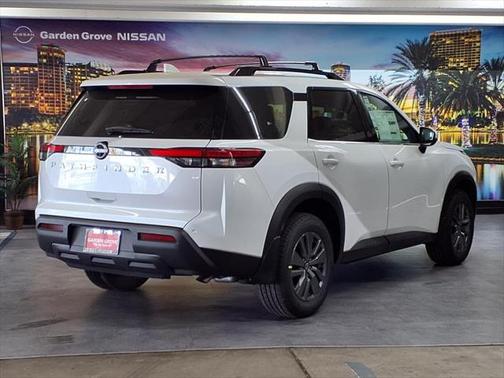 2025 Nissan Pathfinder SV FWD
