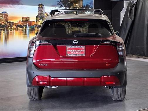 2025 Nissan Kicks SR