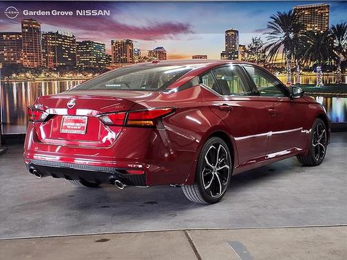 2025 Nissan Altima SR FWD