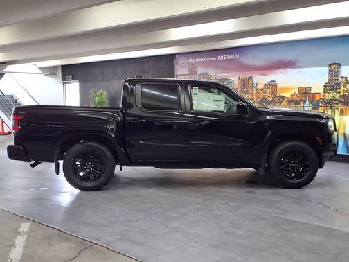 Super Black 2026 Nissan Frontier SV