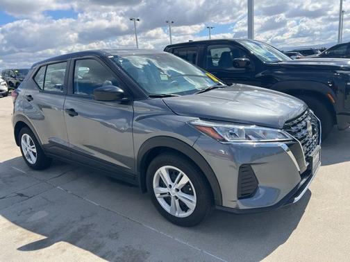 Gun Metallic 2024 Nissan Kicks S