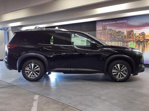 2025 Nissan Pathfinder SL FWD