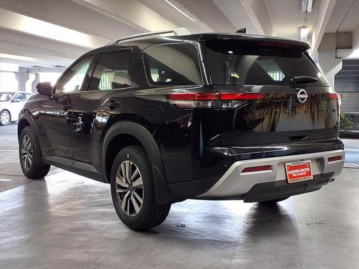 2025 Nissan Pathfinder SL FWD