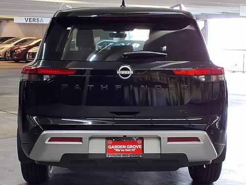 2025 Nissan Pathfinder SL FWD