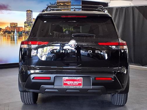 Super Black 2026 Nissan Pathfinder SV