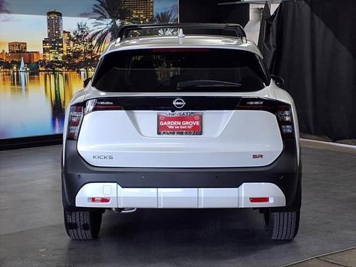2025 Nissan Kicks SR