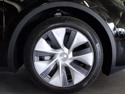 Black 2024 Tesla Model Y Long Range