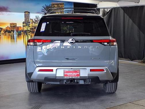 2025 Nissan Pathfinder Platinum FWD