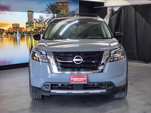 2025 Nissan Pathfinder Platinum FWD