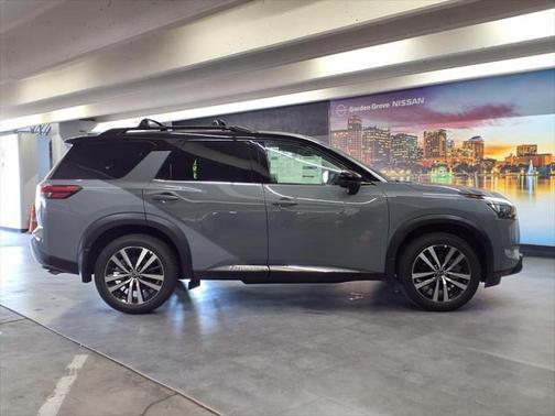 2025 Nissan Pathfinder Platinum FWD