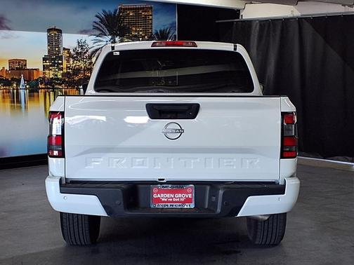 Glacier White 2025 Nissan Frontier SV