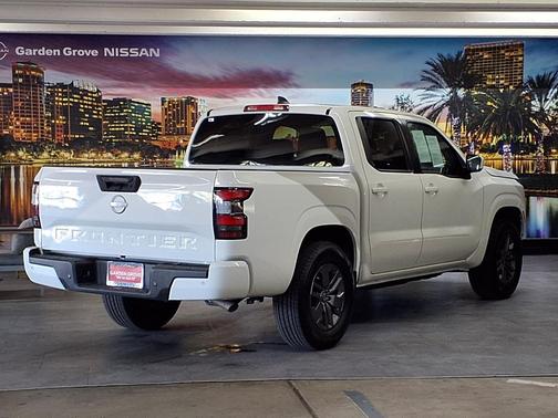 Glacier White 2025 Nissan Frontier SV