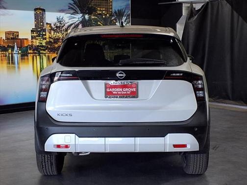 2025 Nissan Kicks SV