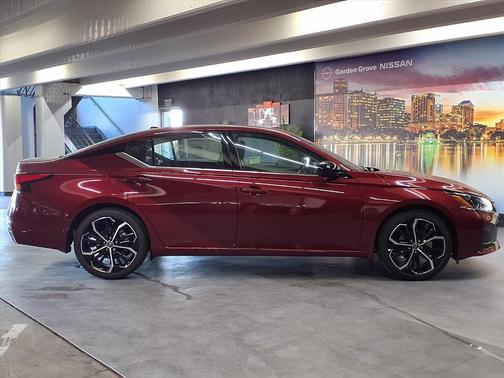 2025 Nissan Altima SR FWD