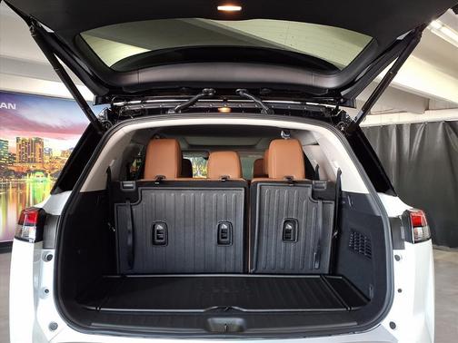 2025 Nissan Pathfinder Platinum FWD