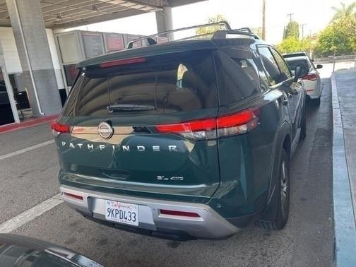 2023 Nissan Pathfinder SL 4WD