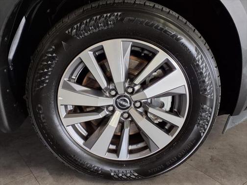 2023 Nissan Pathfinder SL 4WD