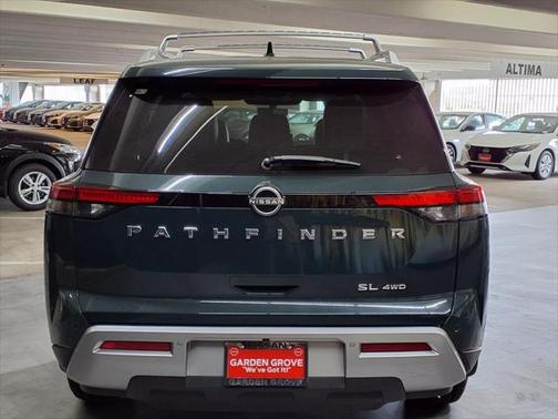 2023 Nissan Pathfinder SL 4WD