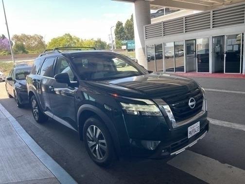 2023 Nissan Pathfinder SL 4WD