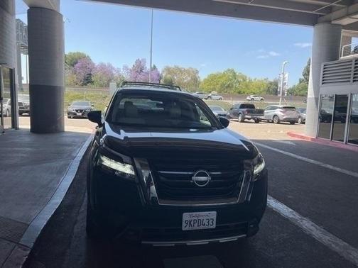 2023 Nissan Pathfinder SL 4WD
