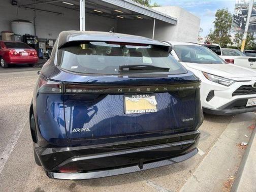 Deep Ocean Blue Pearl/Black Diamond Pearl 2024 Nissan ARIYA ENGAGE FWD