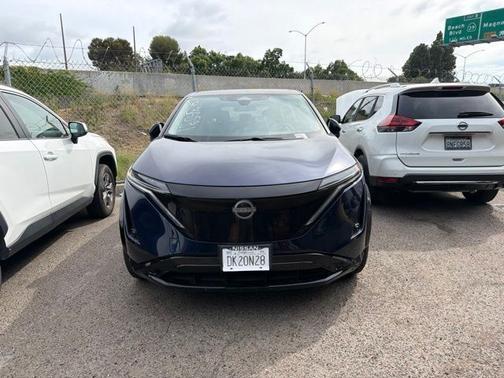 Deep Ocean Blue Pearl/Black Diamond Pearl 2024 Nissan ARIYA ENGAGE FWD