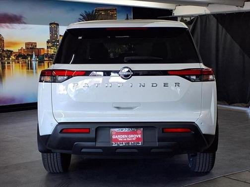 2025 Nissan Pathfinder S FWD
