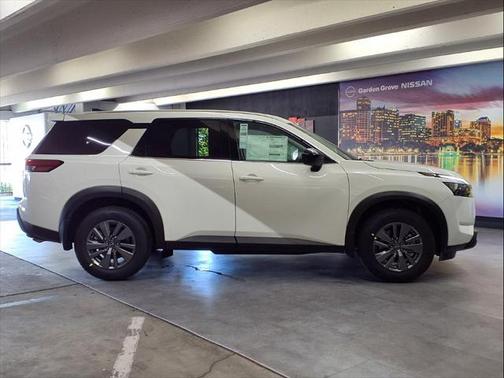 2025 Nissan Pathfinder S FWD