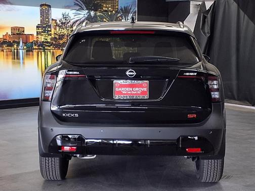 2025 Nissan Kicks SR