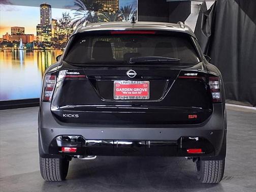 2025 Nissan Kicks SR