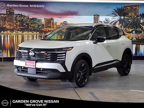 Aspen White Tricoat/Super Black 2026 Nissan Kicks SR