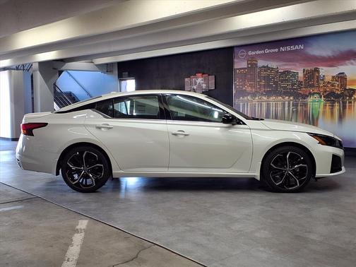 2025 Nissan Altima SR FWD