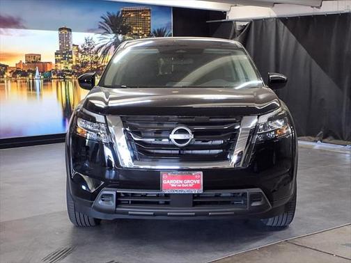 2025 Nissan Pathfinder S FWD