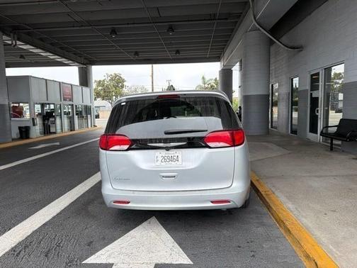 Silver Mist Clearcoat 2024 Chrysler Voyager LX