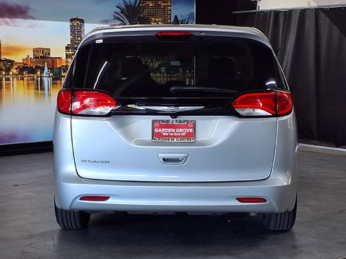 Silver Mist Clearcoat 2024 Chrysler Voyager LX