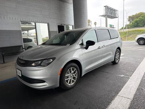 Silver Mist Clearcoat 2024 Chrysler Voyager LX