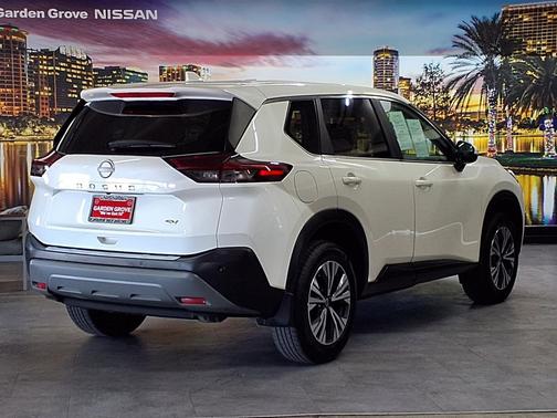 Pearl White Tricoat 2023 Nissan Rogue SV