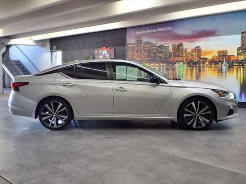 2020 Nissan Altima SR FWD