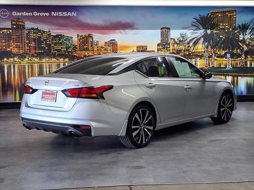 2020 Nissan Altima SR FWD