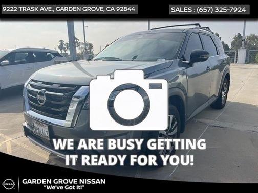 Gun Metallic/Super Black 2024 Nissan Pathfinder SL FWD