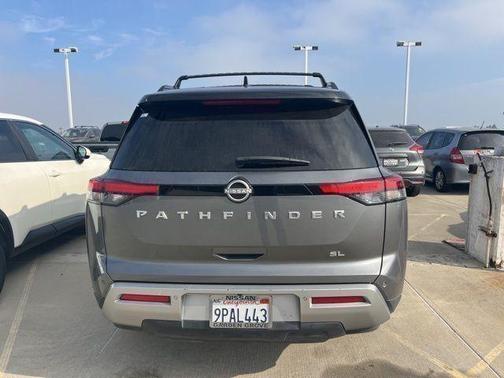 Gun Metallic/Super Black 2024 Nissan Pathfinder SL FWD