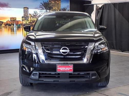 2025 Nissan Pathfinder S FWD