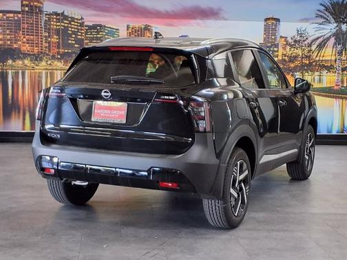 Super Black 2027 Nissan Kicks SV