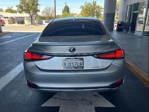 Iridium 2024 Lexus ES 300h Base