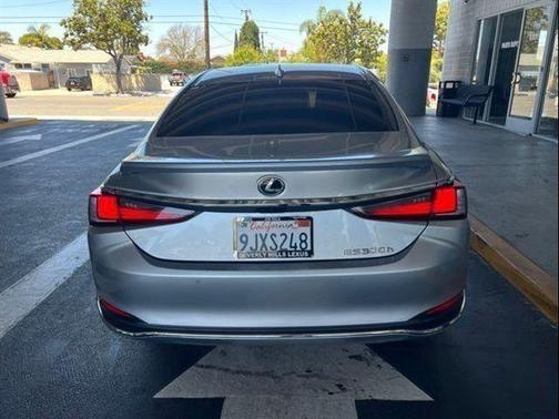 Iridium 2024 Lexus ES 300h Base