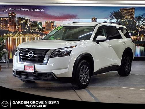 Pearl White Tricoat 2024 Nissan Pathfinder SV FWD